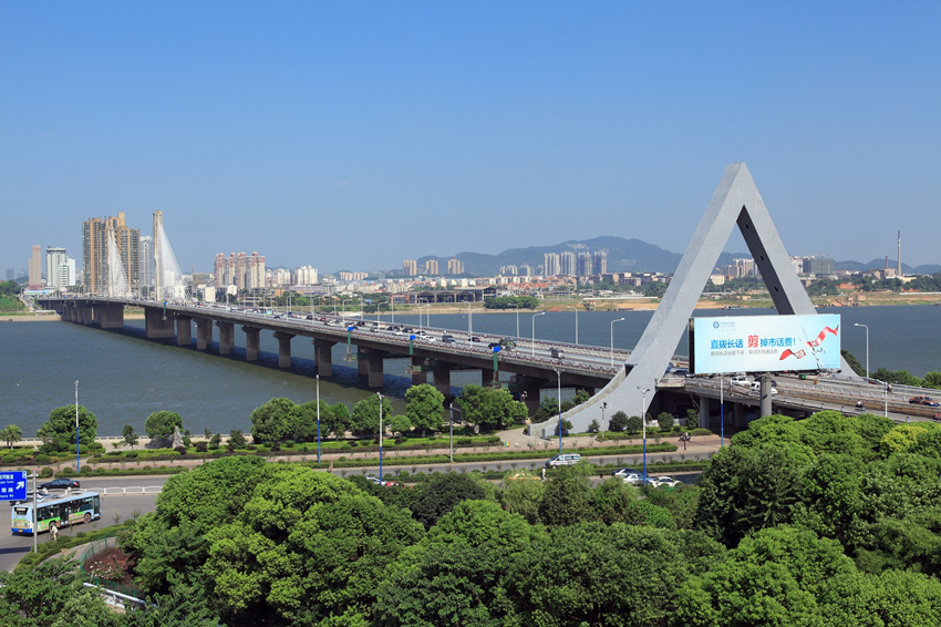 币游承建的银盆岭大桥_副本.jpg
