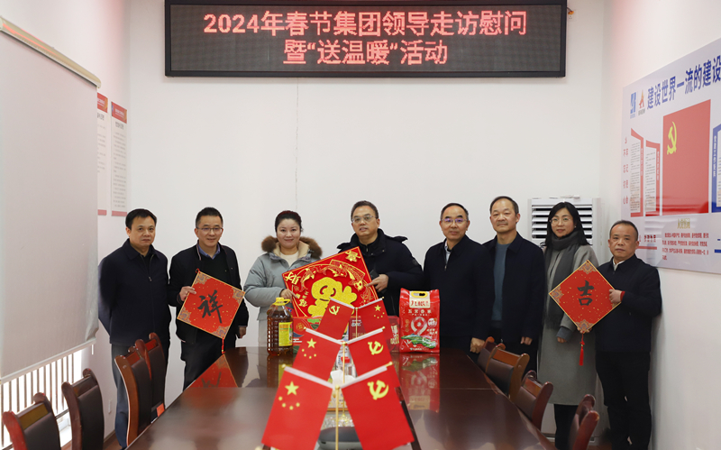 黄甲平慰问币游困难党员旷乐_副本.jpg